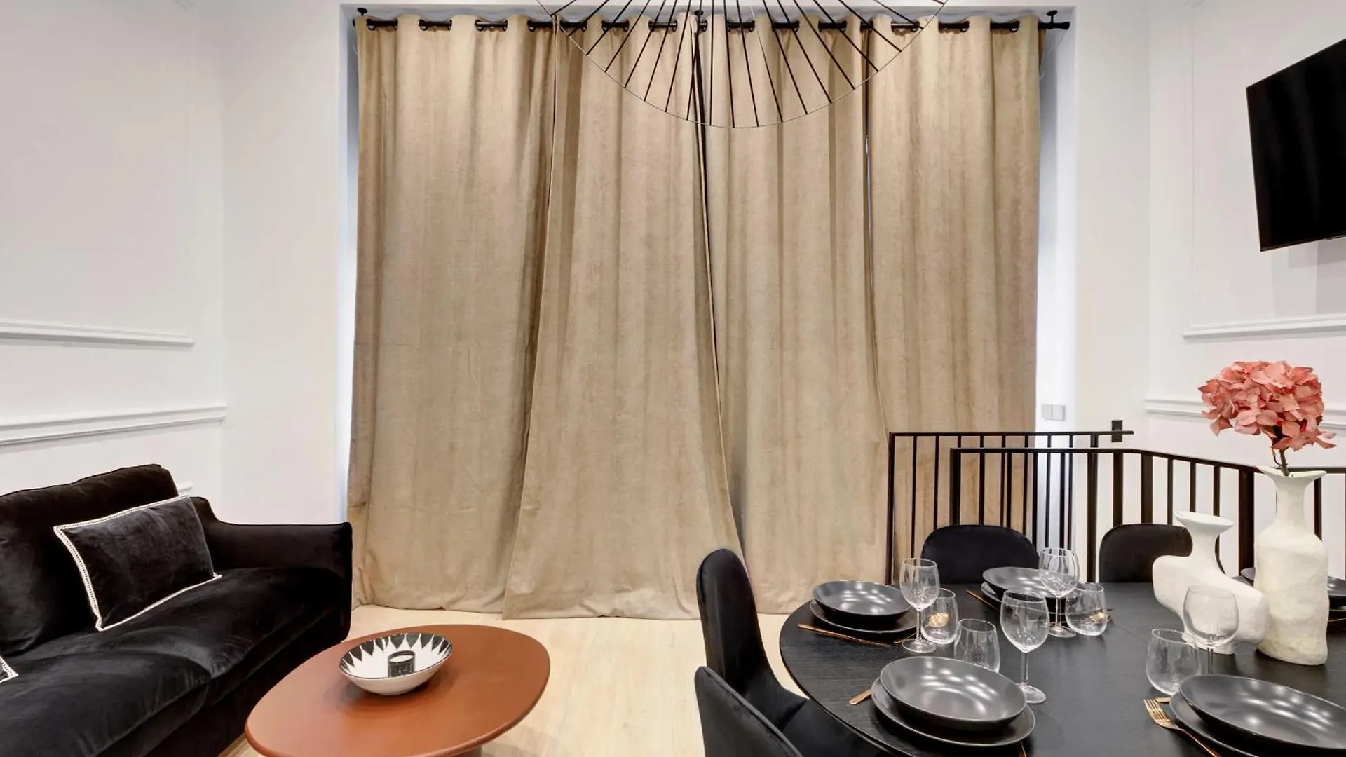 Duplex De Luxe Avec Billard Et Baignoire Apartment Paris