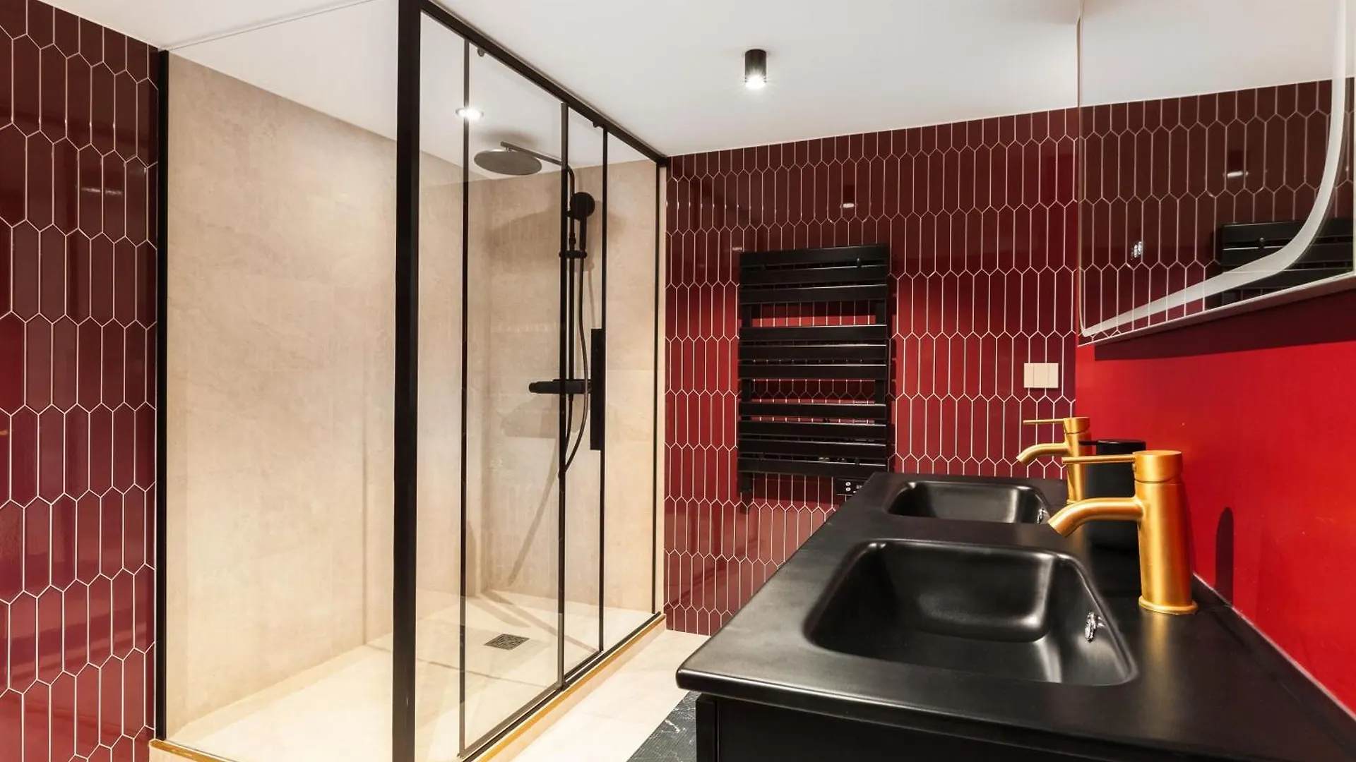 Duplex De Luxe Avec Billard Et Baignoire Apartment Paris France