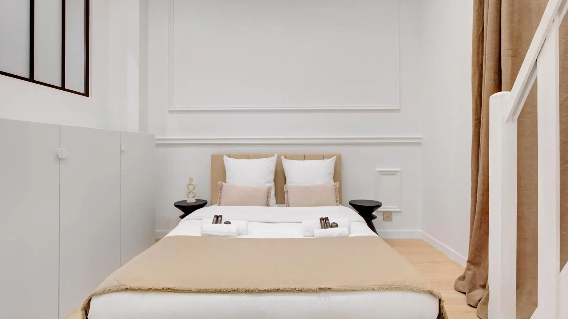 Duplex De Luxe Avec Billard Et Baignoire Apartment Paris France